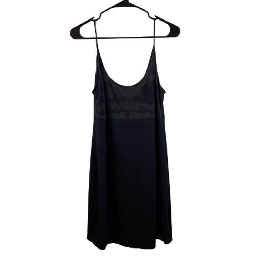 Under Armour MTN Women Spaghetti Strap Scoop Neck Patch Pocket Casual Tank Top L